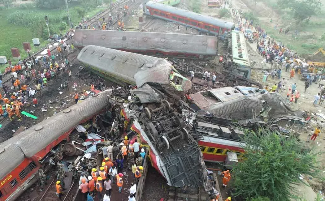Writer Latha Saravanan condolence to Coromandel express accident 
