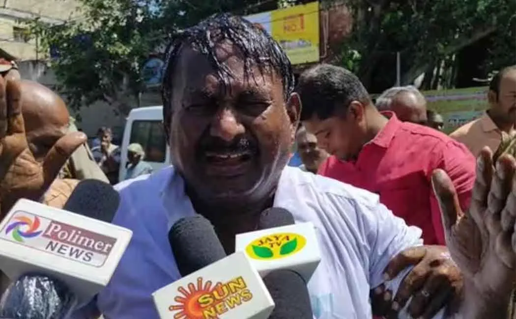 Madurai Aavin DMK Union leader issue in front of Kalignar statue 