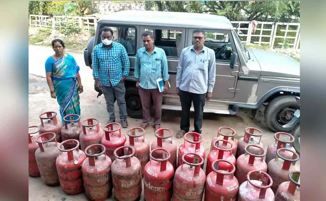 Home cylinders used in shops ... Case registered on 30 people ..!