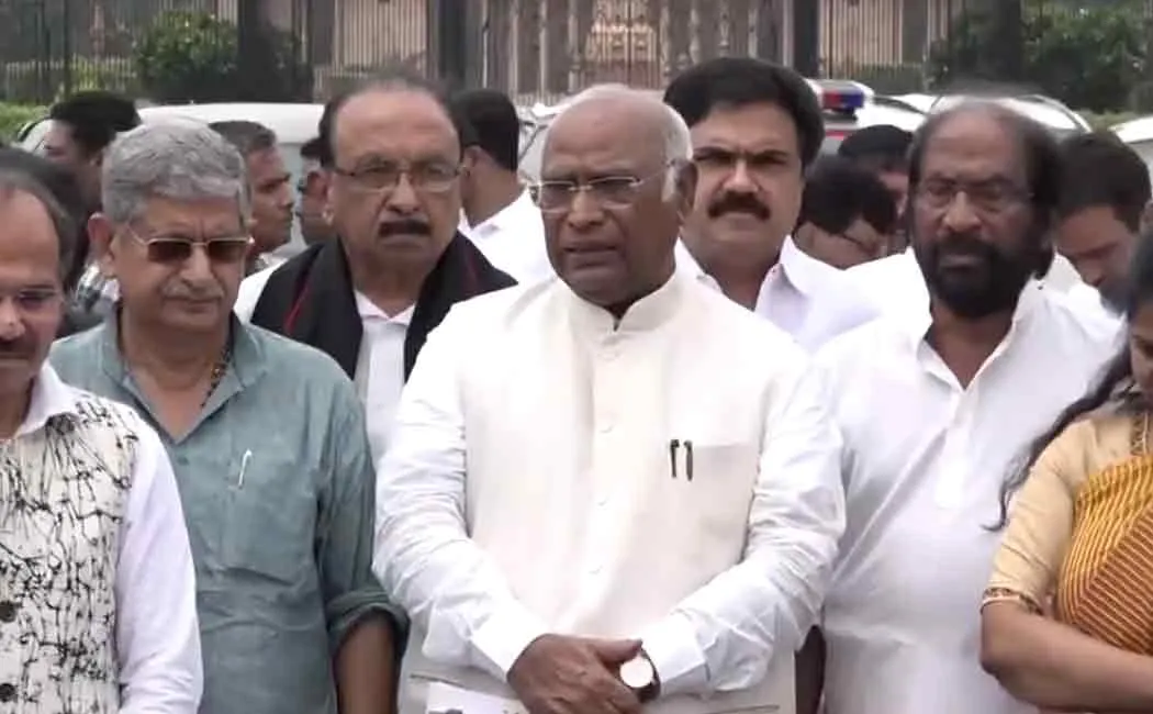 “They don't want democracy to work in the country” - Mallikarjuna Kharge