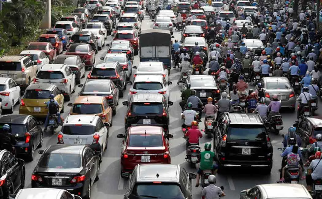 Traffic congestion ... Motorists waiting for hours ..!