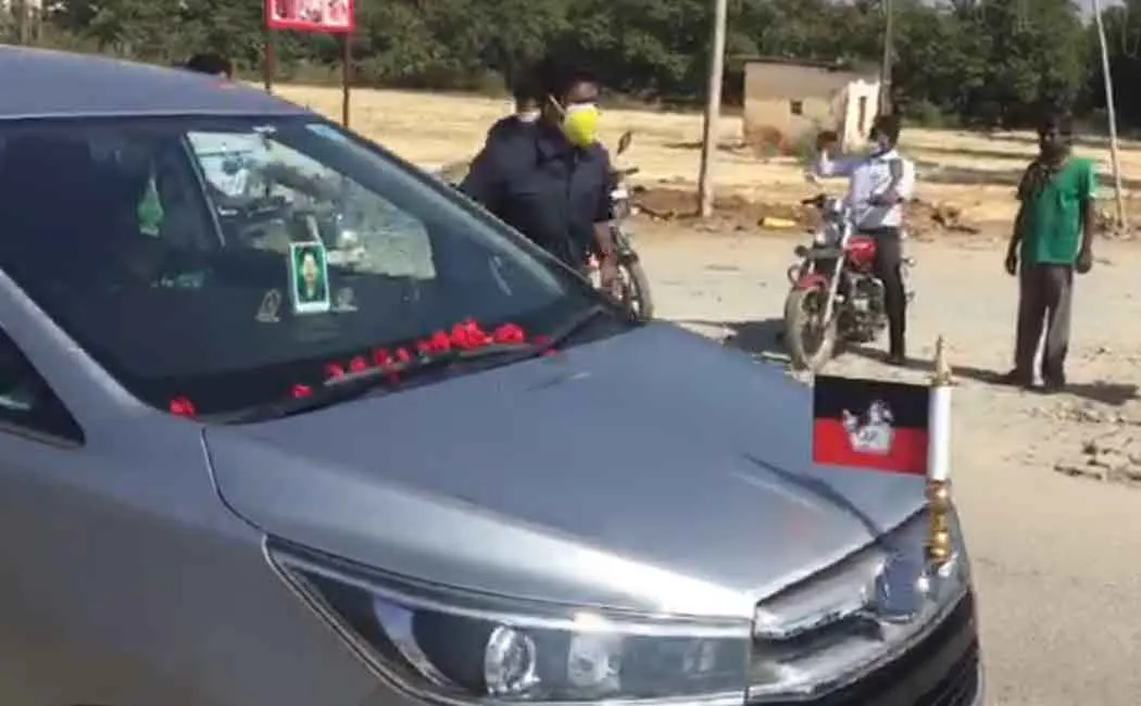 Whose car is Sasikala coming with AIADMK flag ..? Dinakaran broke the truth ..!