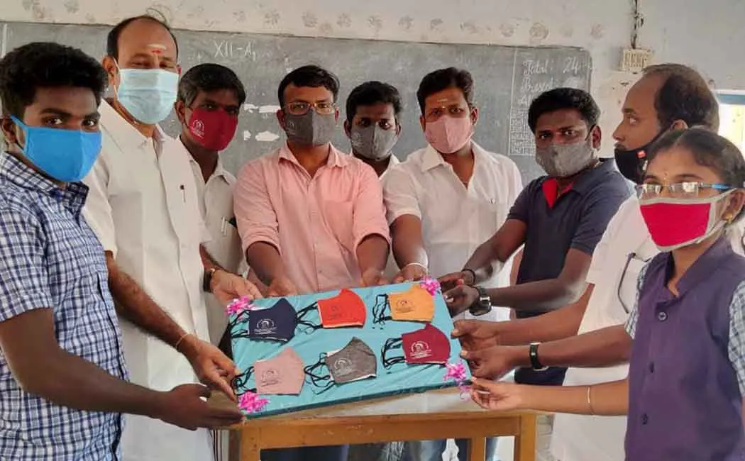 AIADMK leader presents mask with CM picture to school students ..!