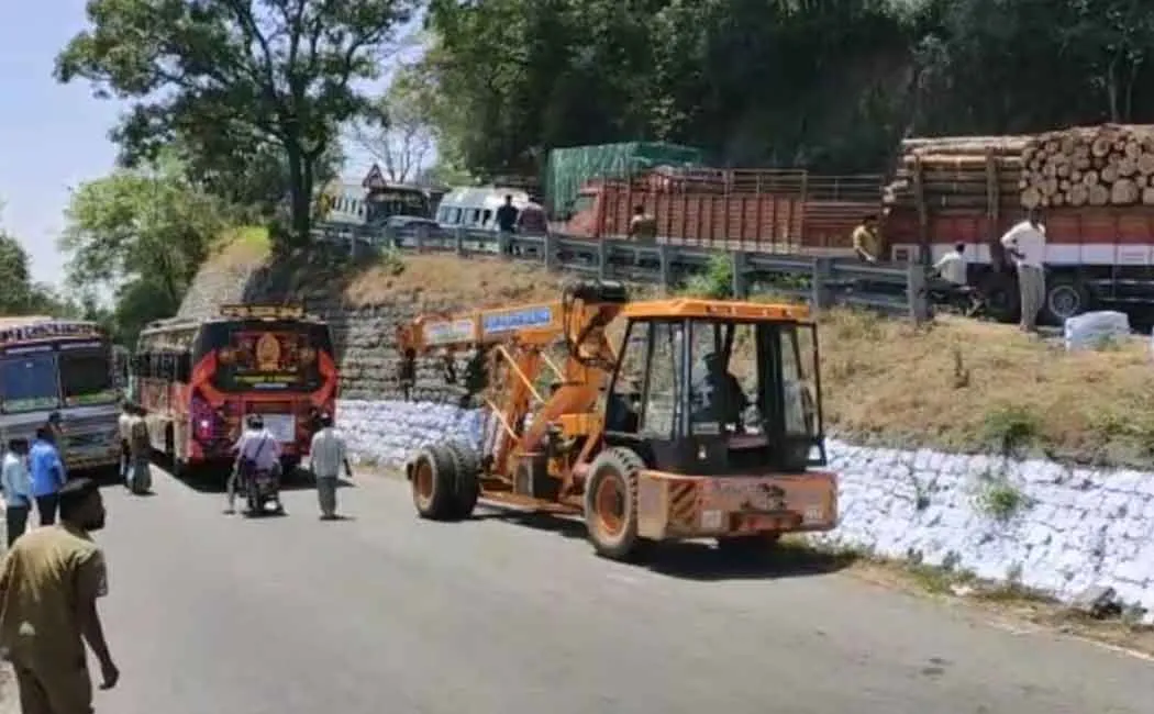 Heavy lorries often cause accidents 