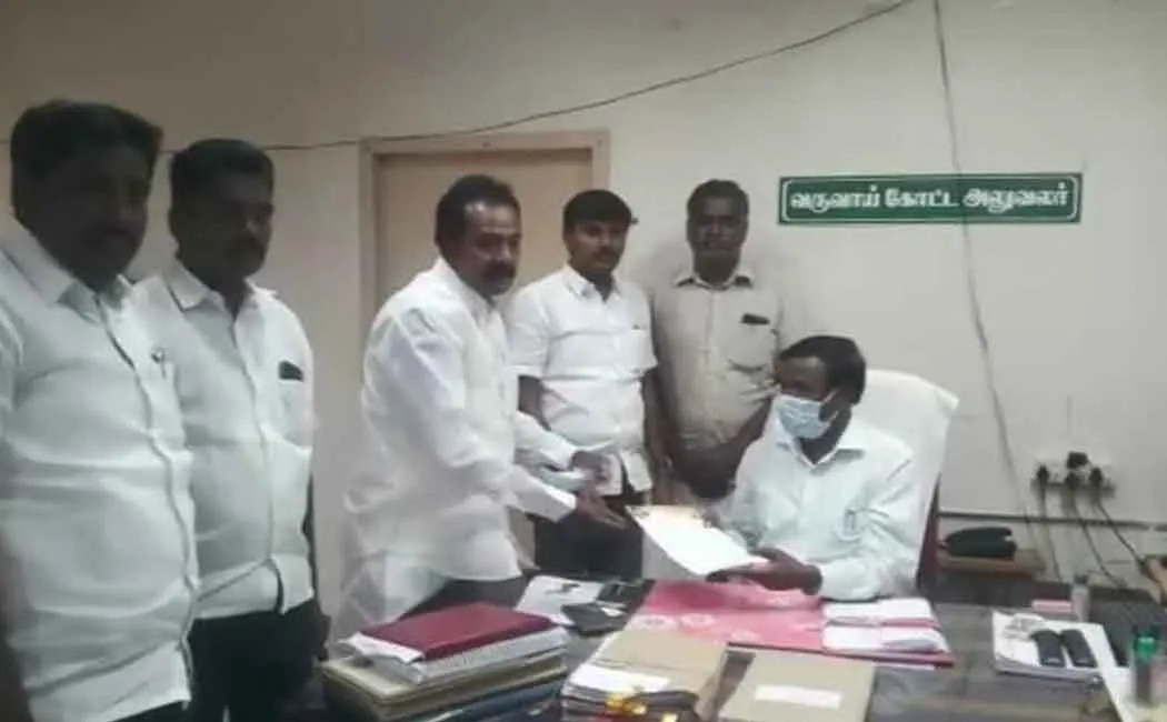 Minister supporters issuing gift items to district people dmk complaints 