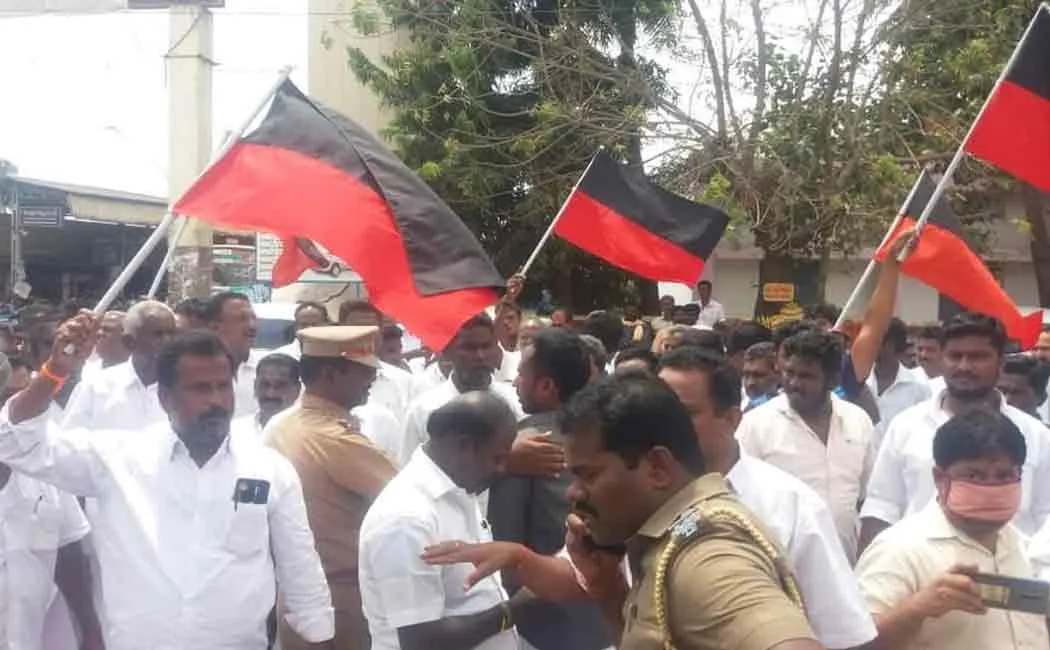 DMK volunteer who demanding to set aside the block 