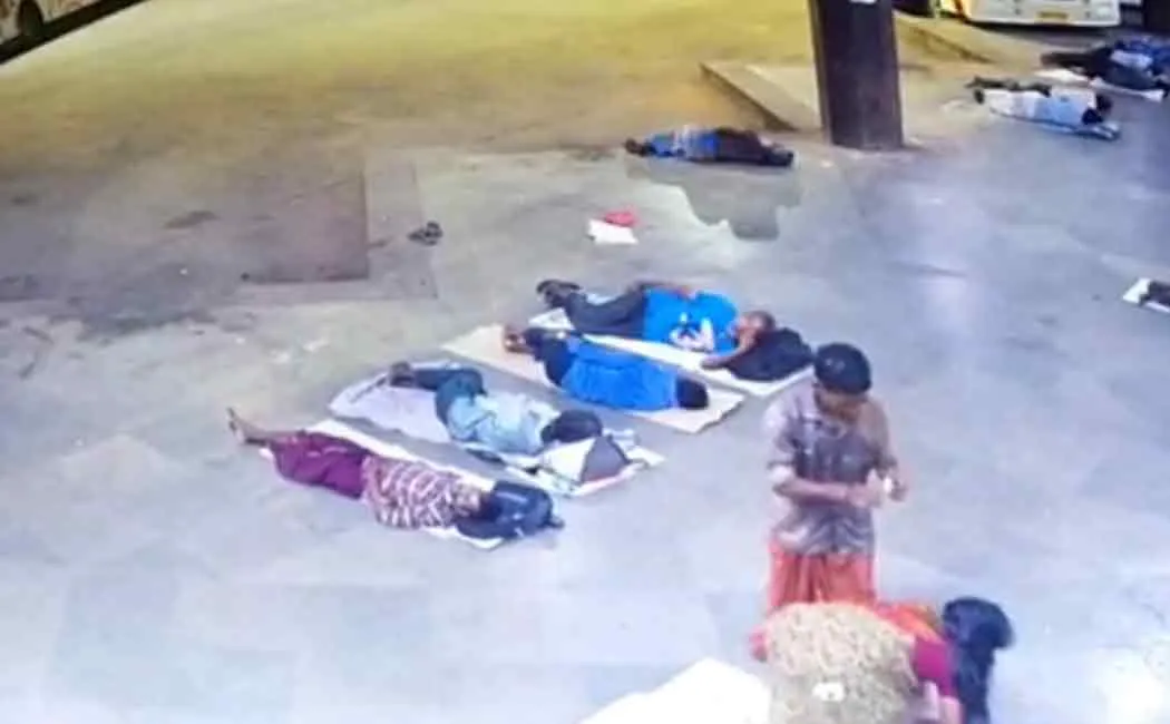 Woman passes away in koyambedu bus stand 