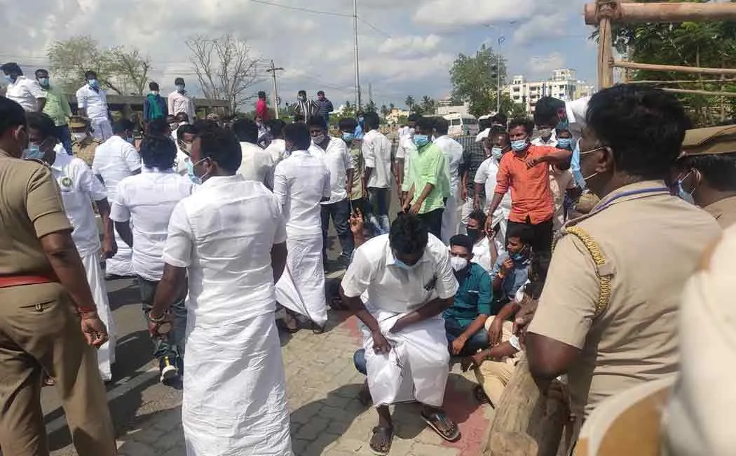 ADMK struggle  to start Viralimalai vote counting 