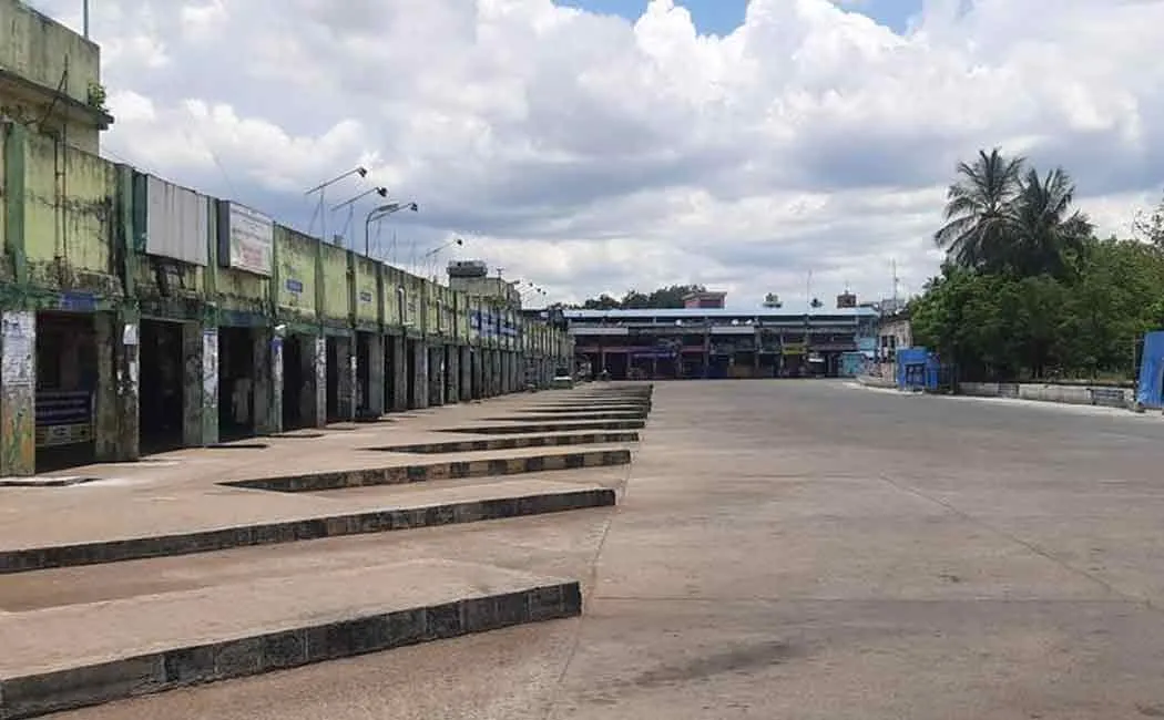 The bus stand should be converted into a vegetable market 