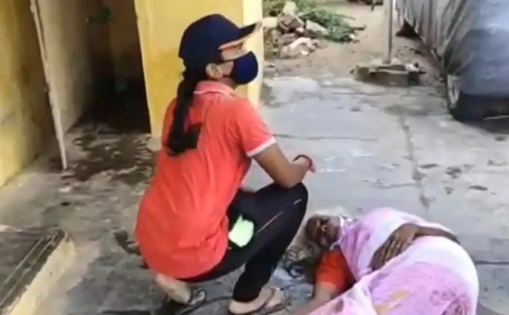 CM MK Stalin Congrats the young woman who helped old lady in salem 