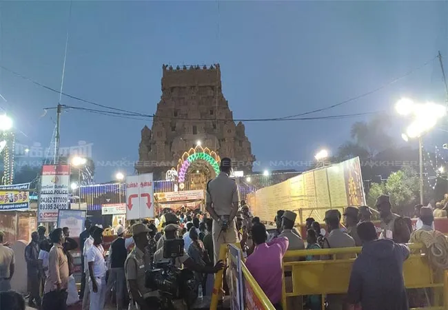 thanjai periya kovil temple festival peoples 