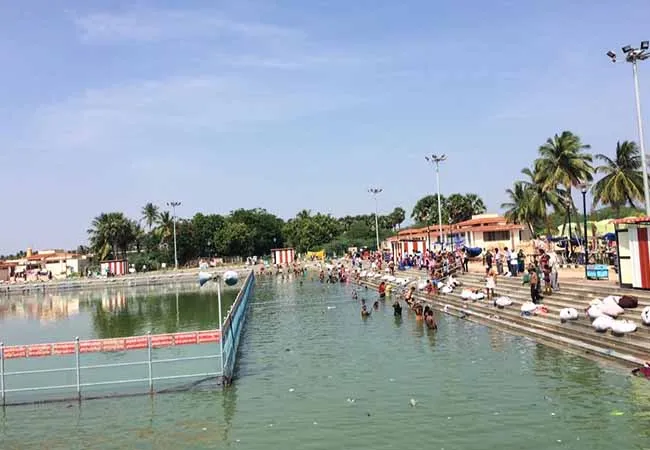 puducherry thirunallar temple peoples over coronavirus issues 