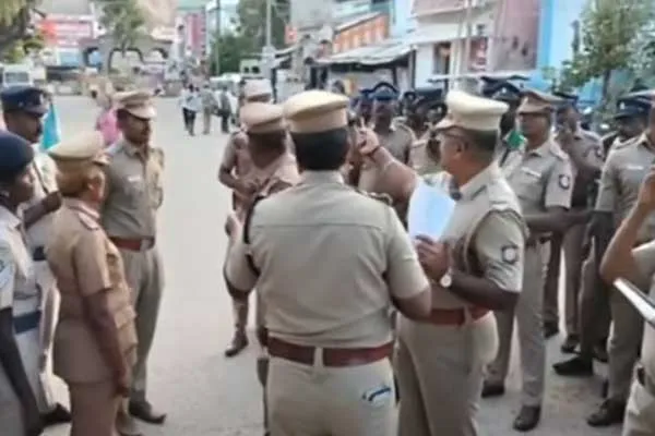 Denial of entry to devotees Police gathering around Tiruparangunram Hill