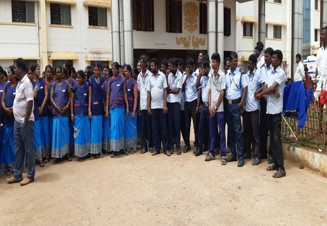 Employees of Thiruvarur Government Medical College strike