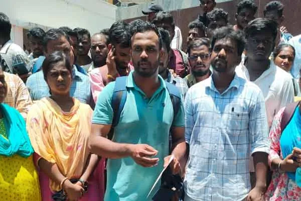 ITI students struggle by besieging the TNPSC office