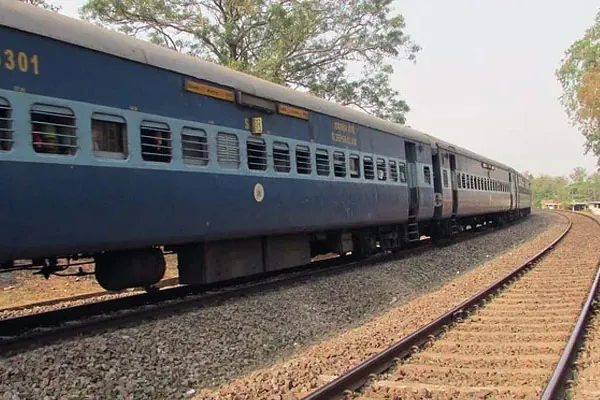 ஓடும் ரயிலில் பெண் மீது சிறுநீர் கழித்த ராணுவ வீரர்; பிரதமருக்கு பறந்த புகார்!