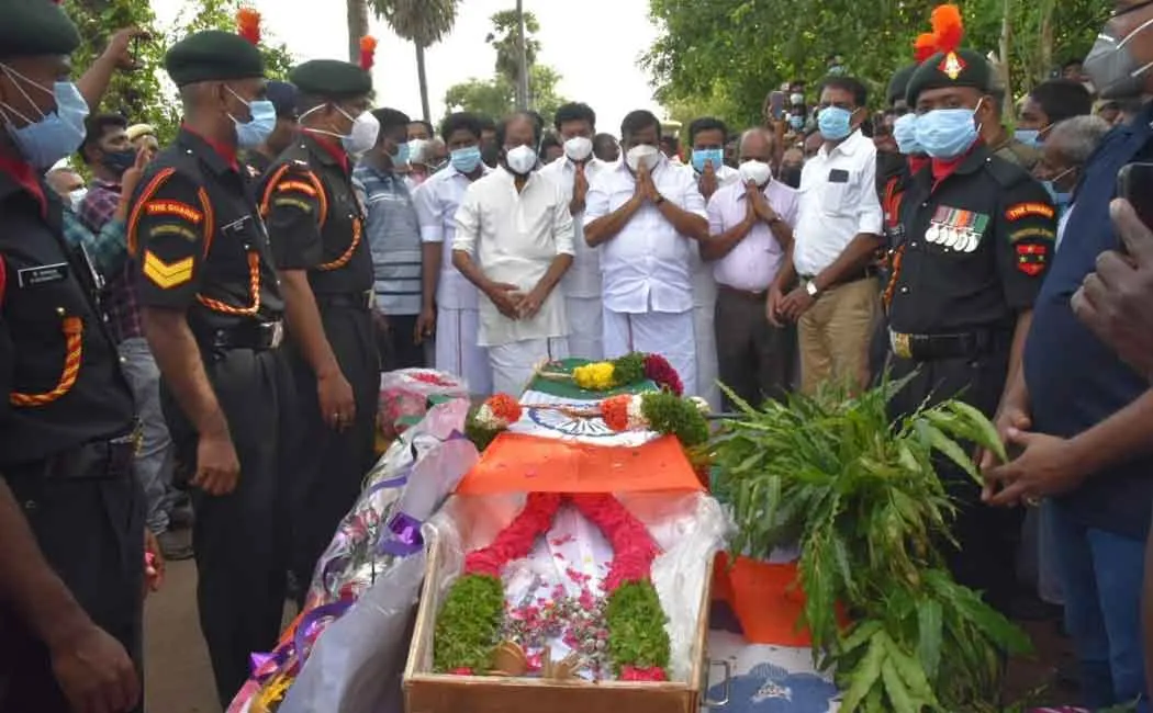 Tamil Nadu Army soldier killed on Chinese border; Ministers paid homage with flower rings