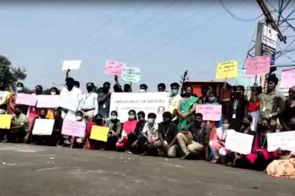 College students campaign for election awareness 