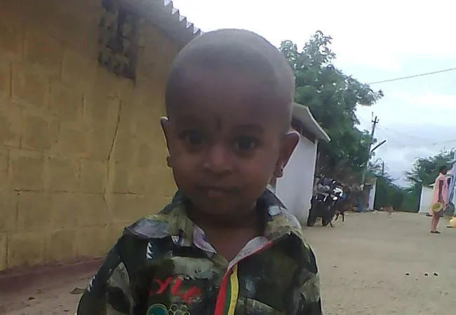 nellai district two children's eat in some chemical Packet in the trash