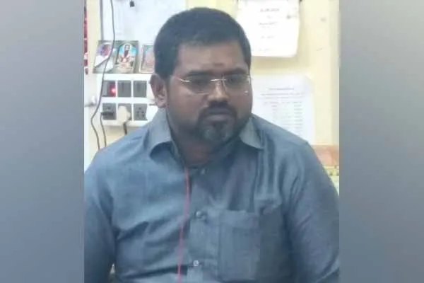 The sub registrar was caught Anti-bribery department in action