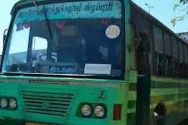 cuddalore women missed phone and rupees in bus conductor found and handover lady 