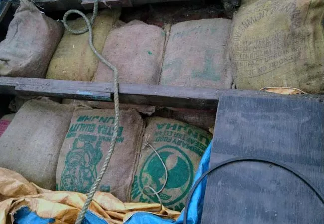 thoothukudi district police raid sri lanka tamilnadu boats turmeric 
