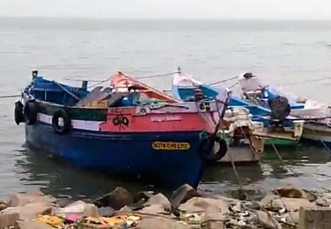 thoothukudi district police raid sri lanka tamilnadu boats turmeric 