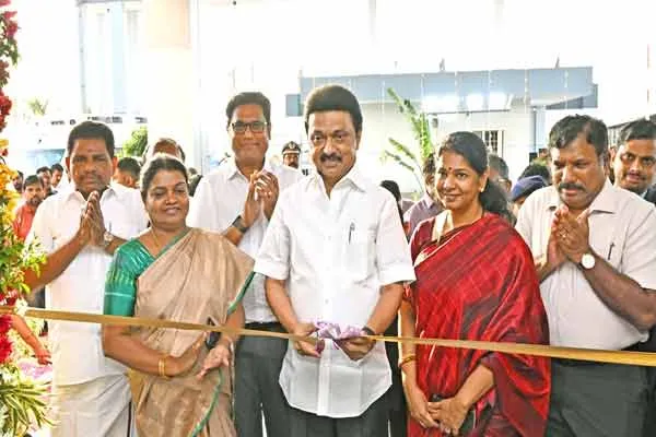 Enthusiastic welcome CM MK Stalin met the public