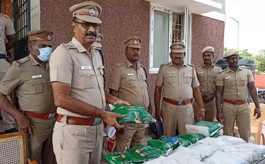 High quality drug floating in the sea ... Six teenagers caught by the police