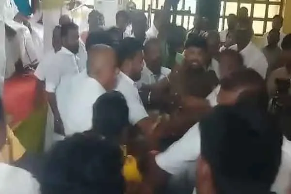 tirunelveli ADMK fileld imspection meeting incident 