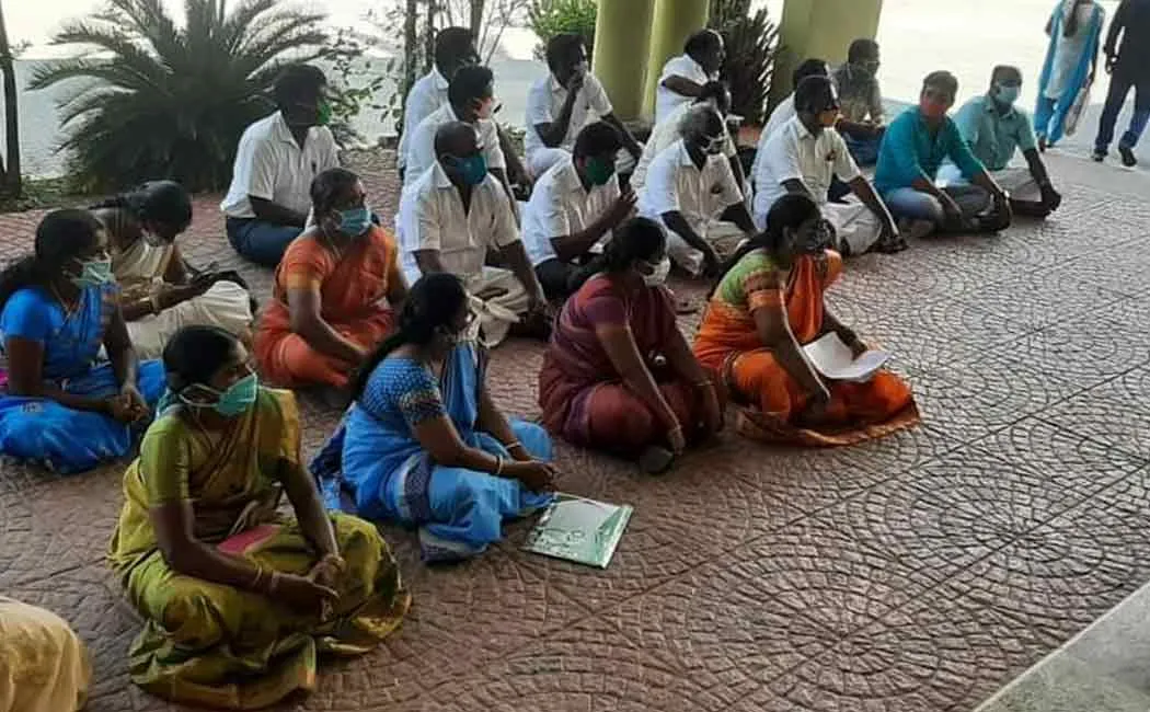 Panchayat leaders of perambalur district collector's office