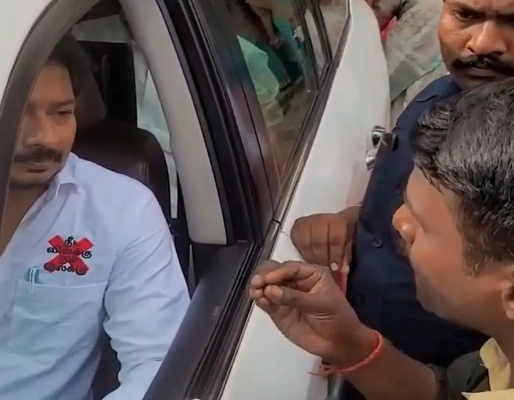 Udhayanidhi is the teacher who blocked Stalin's car and demanded it!