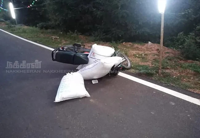 vellore district ration rice ilegal move in andhra pradesh state seizure two wheeler, 120 kg rice 