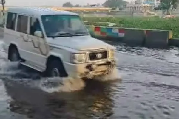 Flooding in vaigai River Traffic damage
