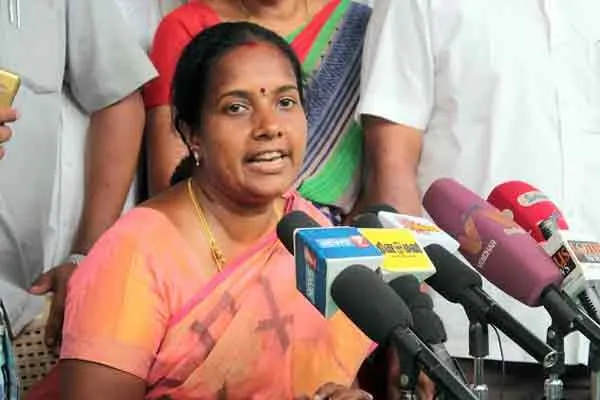  Vanathi Srinivasan says Tamilnadu government cannot cancel NEET