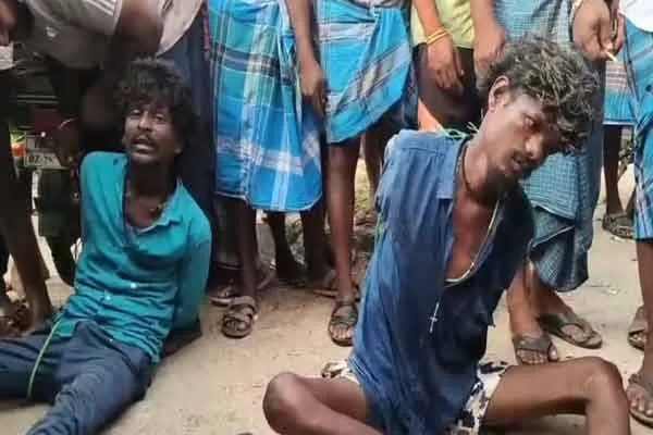 Attempt to steal from cattle market Public catches two and hands them over to police