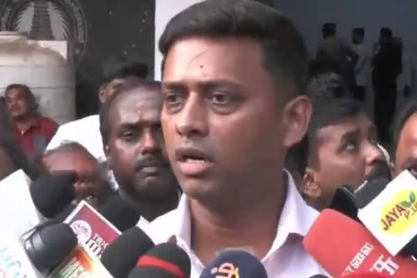 There is confusion and lies in Seaman's talk Varun Kumar IPS