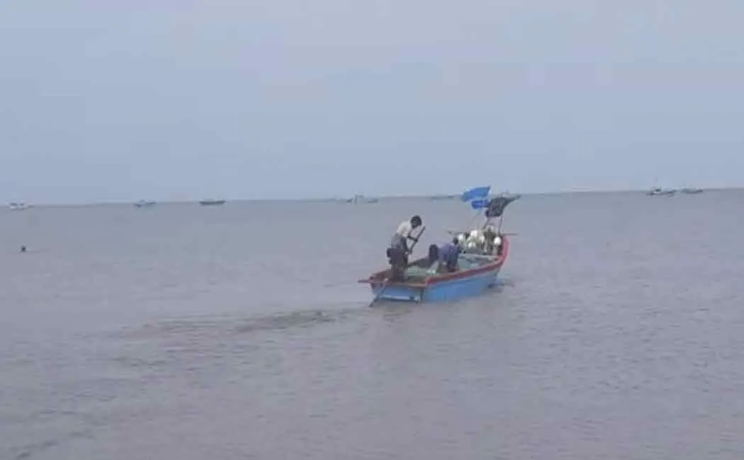 Vedaranyam fishermen return to shore with injuries