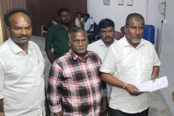 Complain to the Sp office on ADMK former minister 