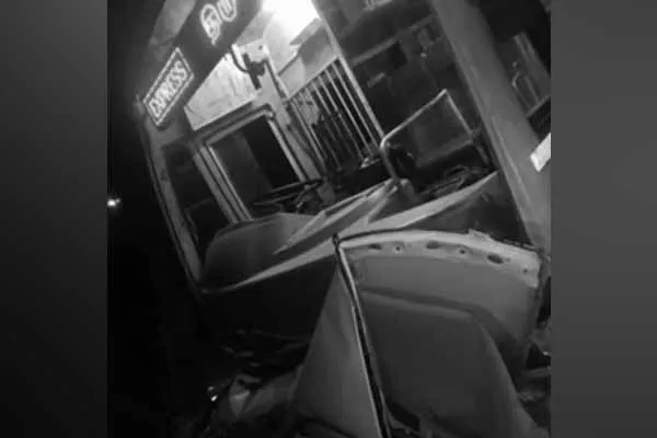 incident for tirupur vellakoil car and govt bus
