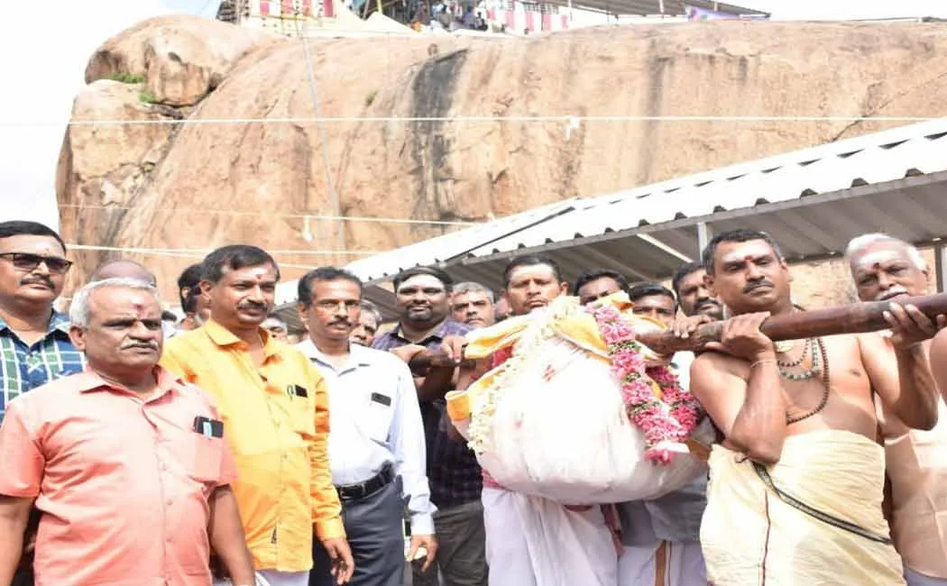 Ganesha Chaturthi; India in colorful chaos...