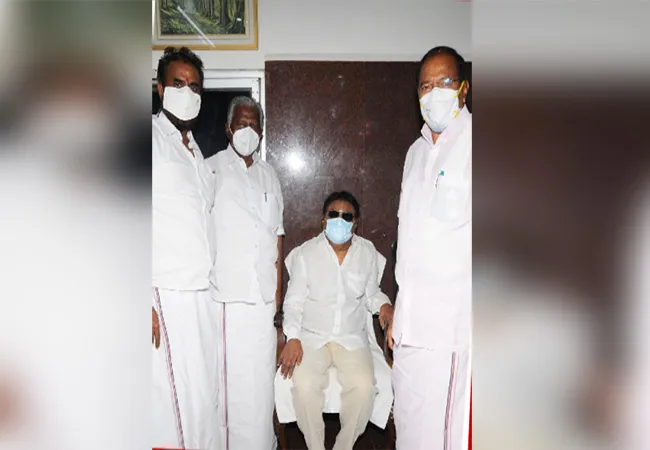 admk ministers meet dmdk vijayakanth at chennai 