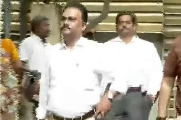 ED takes Visakan away Investigation resumes for 2nd day