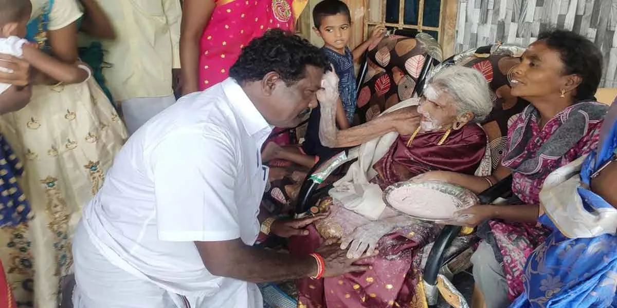  Grandmother celebrating her 105th birthday with her grandchildren!
