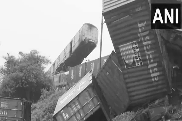 west bengal kanchenjunga express incident Railway sets up a control desk