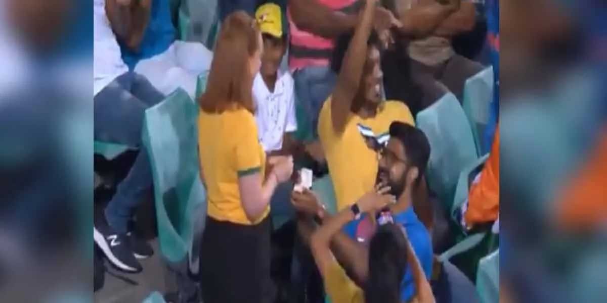  Defeat in the match ... victory in love !!! India-Australia ... Romance at the ground!