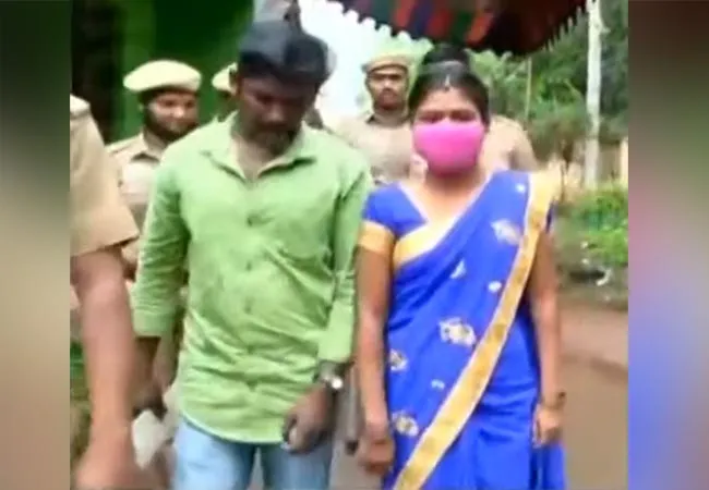 Panchayat leader who went to the polls with the protection of the police!