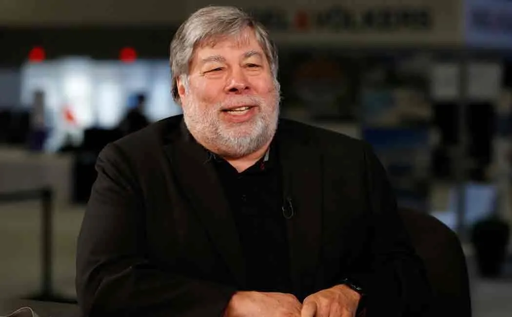 apple founder comment on using socialmedia