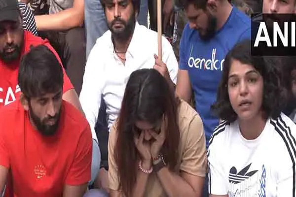 bjp mp prithvi bhushan sharan singh related incident  again started
