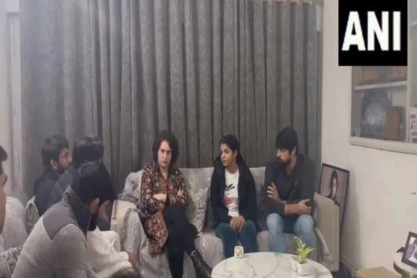 Wrestlers meet Priyanka Gandhi!